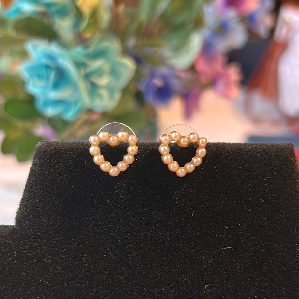 Elegant Pearl Heart Earrings